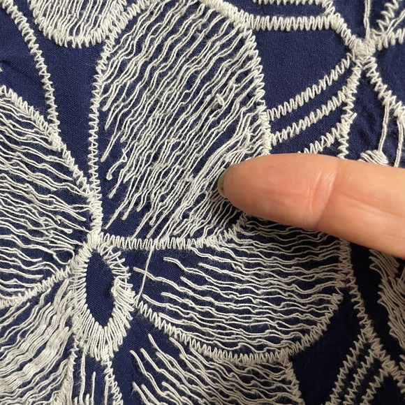 Kindred Anthro Top Size 2X Blue White Floral Embroidered Short Sleeve Boho Shirt - Picture 3 of 10